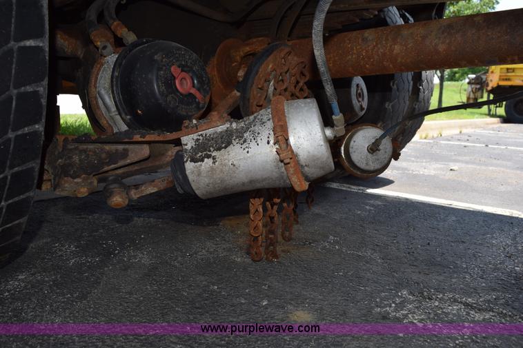 image for item K6210 1997 International 4900 dump truck