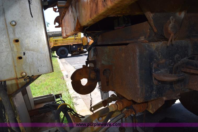 image for item K6210 1997 International 4900 dump truck