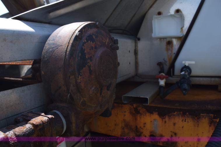 image for item K6210 1997 International 4900 dump truck