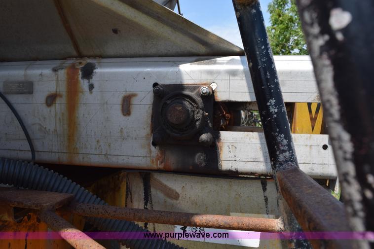 image for item K6210 1997 International 4900 dump truck