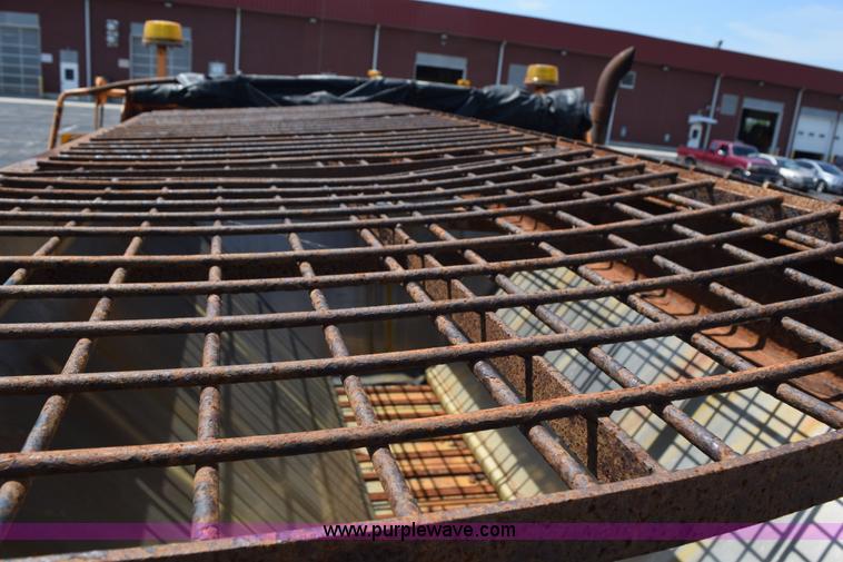 image for item K6210 1997 International 4900 dump truck