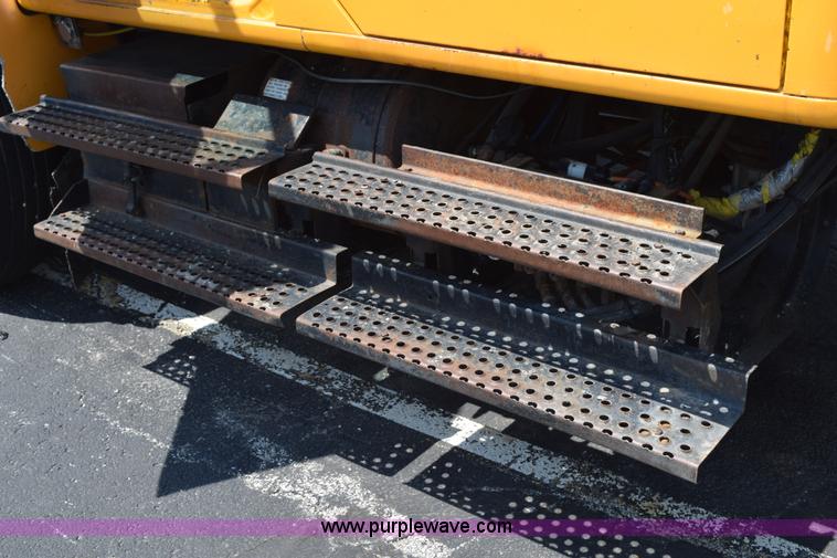 image for item K6210 1997 International 4900 dump truck