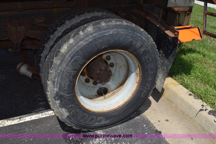 image for item K6210 1997 International 4900 dump truck