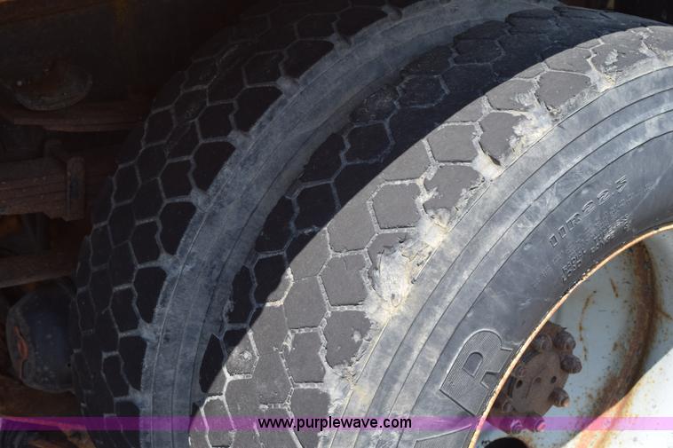 image for item K6210 1997 International 4900 dump truck