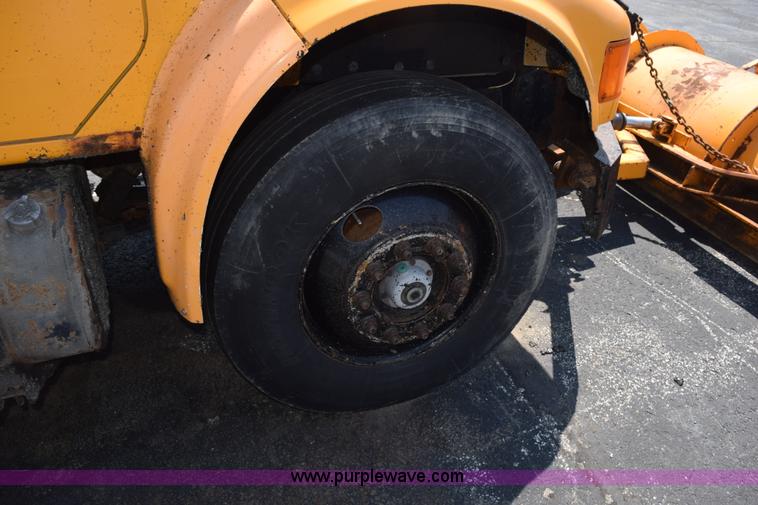 image for item K6210 1997 International 4900 dump truck