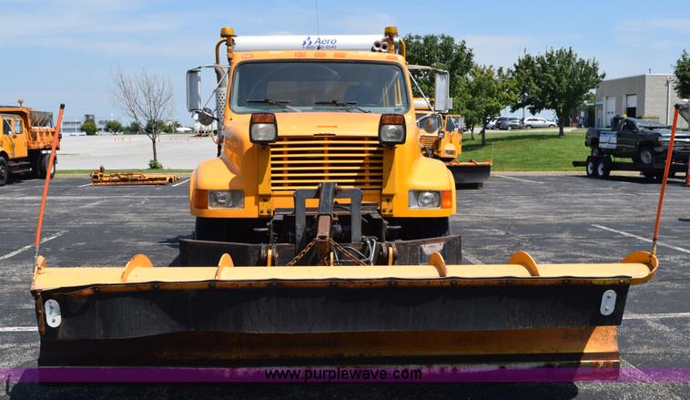 image for item K6211 2000 International 4900 dump truck