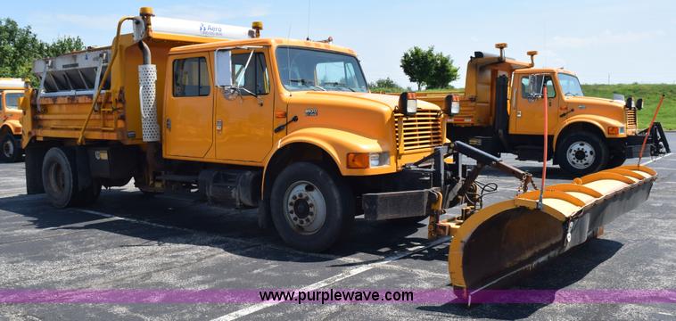 image for item K6211 2000 International 4900 dump truck