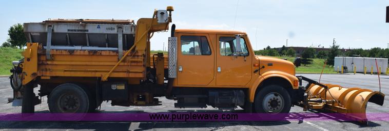 image for item K6211 2000 International 4900 dump truck