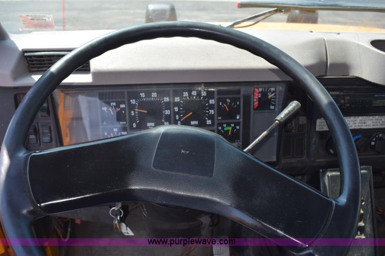 image for item K6211 2000 International 4900 dump truck