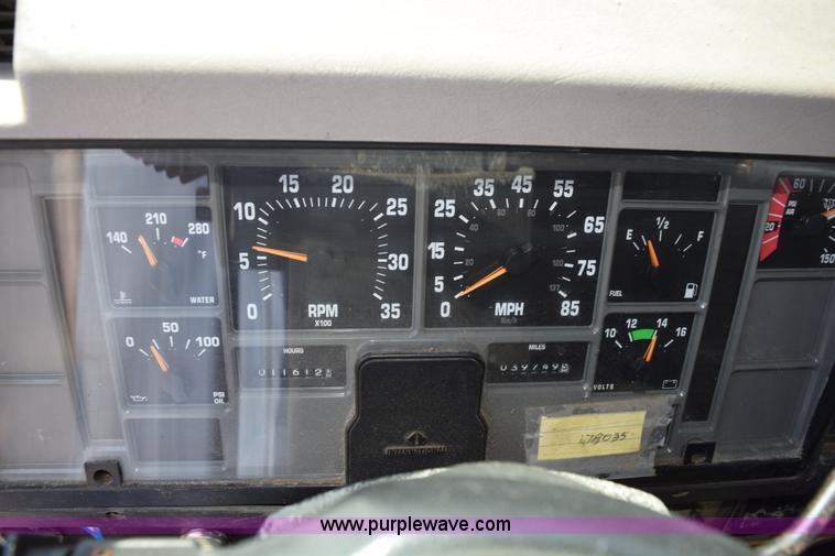 image for item K6211 2000 International 4900 dump truck