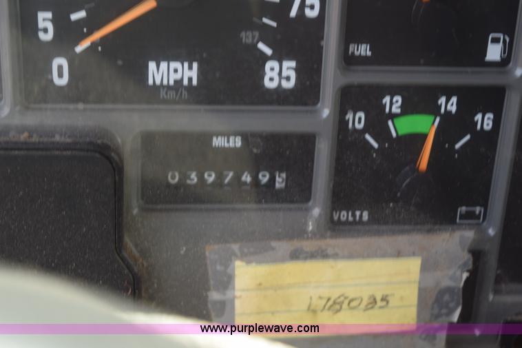 image for item K6211 2000 International 4900 dump truck