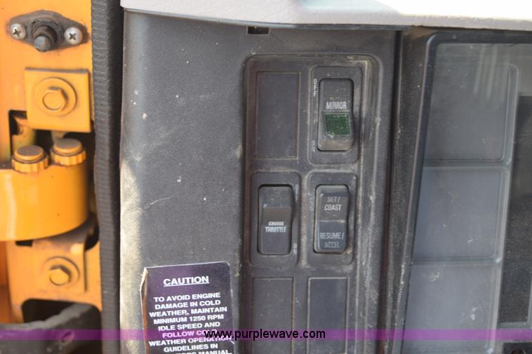 image for item K6211 2000 International 4900 dump truck