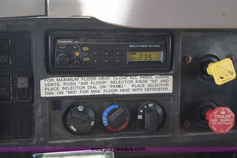 image for item K6211 2000 International 4900 dump truck