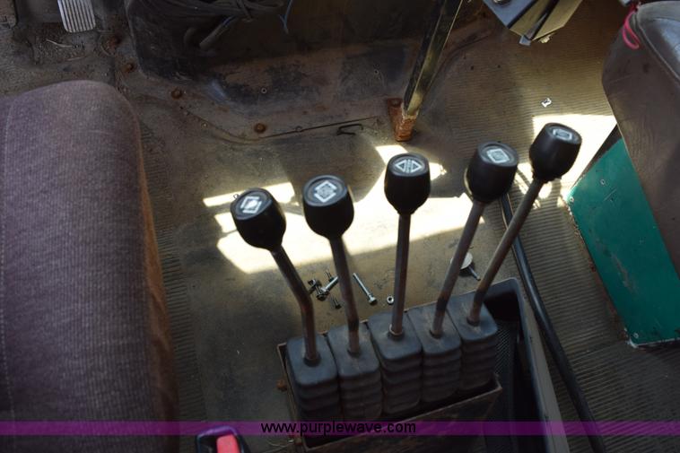 image for item K6211 2000 International 4900 dump truck