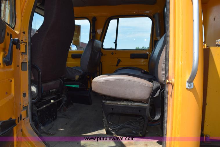 image for item K6211 2000 International 4900 dump truck