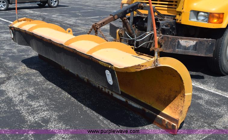 image for item K6211 2000 International 4900 dump truck