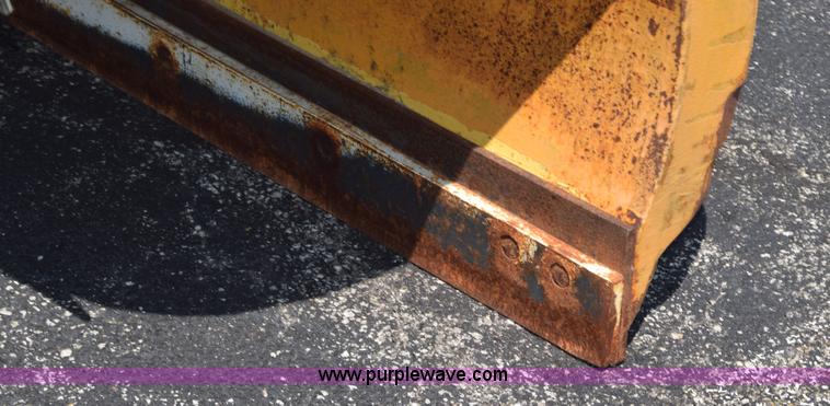 image for item K6211 2000 International 4900 dump truck