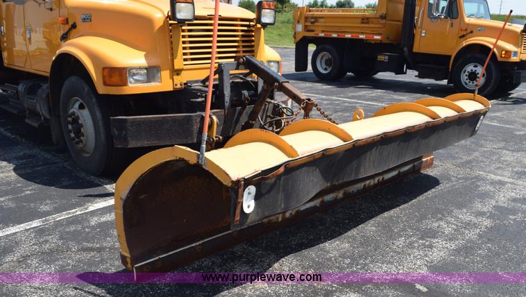 image for item K6211 2000 International 4900 dump truck