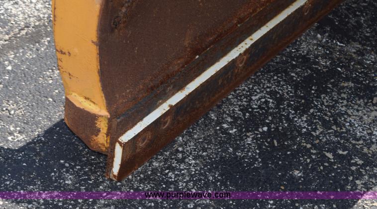 image for item K6211 2000 International 4900 dump truck