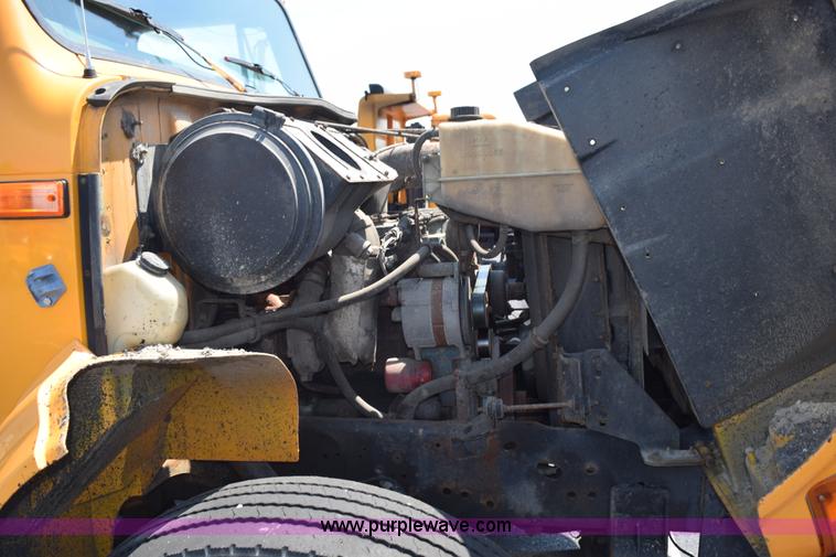 image for item K6211 2000 International 4900 dump truck