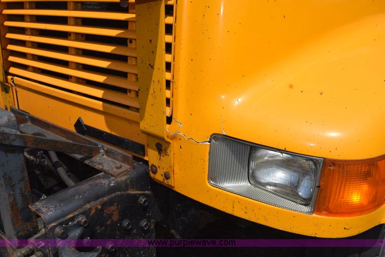 image for item K6211 2000 International 4900 dump truck