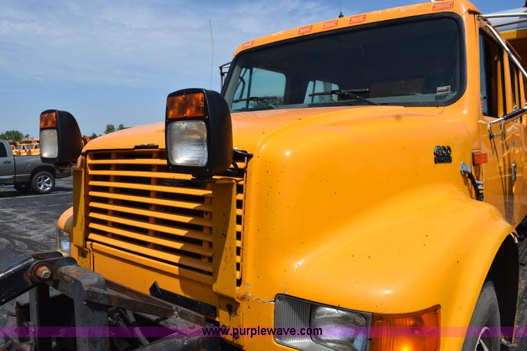image for item K6211 2000 International 4900 dump truck