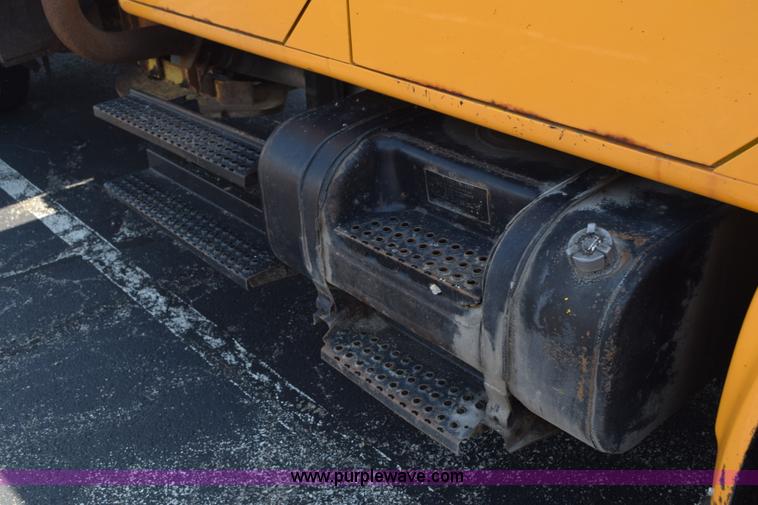 image for item K6211 2000 International 4900 dump truck