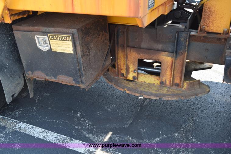 image for item K6211 2000 International 4900 dump truck