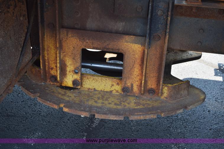 image for item K6211 2000 International 4900 dump truck