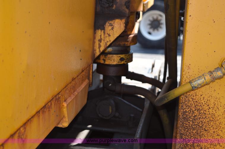 image for item K6211 2000 International 4900 dump truck