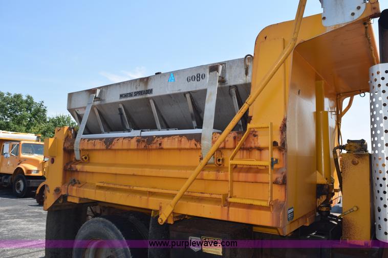 image for item K6211 2000 International 4900 dump truck