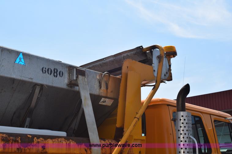 image for item K6211 2000 International 4900 dump truck
