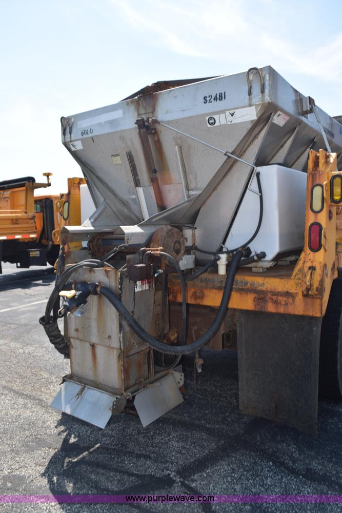 image for item K6211 2000 International 4900 dump truck