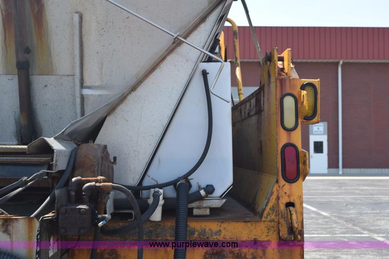 image for item K6211 2000 International 4900 dump truck