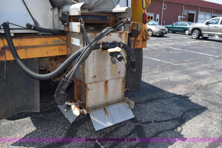 image for item K6211 2000 International 4900 dump truck