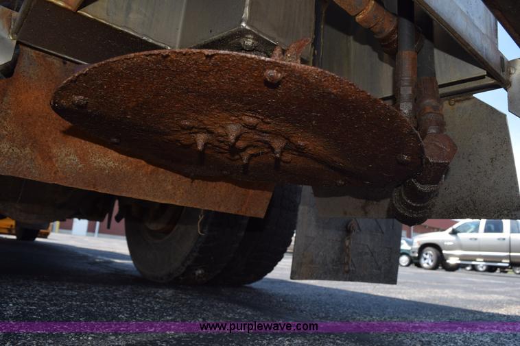 image for item K6211 2000 International 4900 dump truck