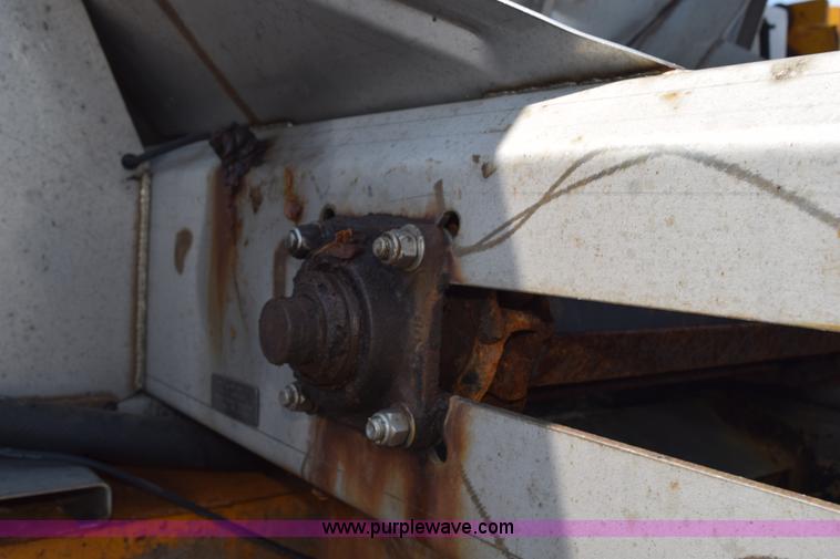 image for item K6211 2000 International 4900 dump truck