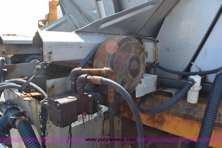 image for item K6211 2000 International 4900 dump truck