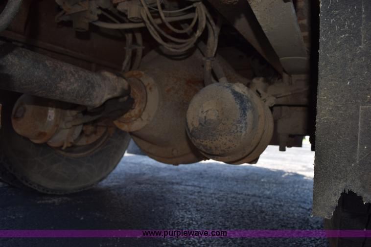 image for item K6211 2000 International 4900 dump truck