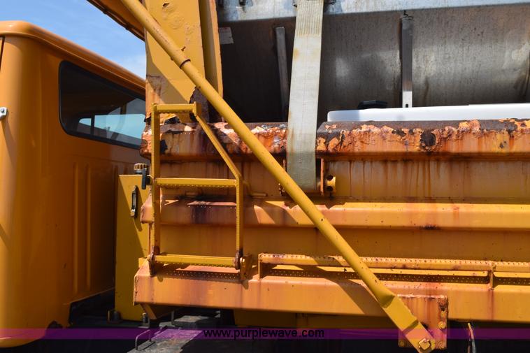 image for item K6211 2000 International 4900 dump truck