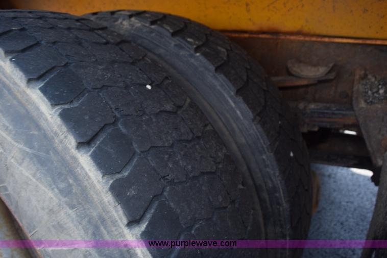 image for item K6211 2000 International 4900 dump truck