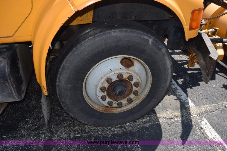 image for item K6211 2000 International 4900 dump truck