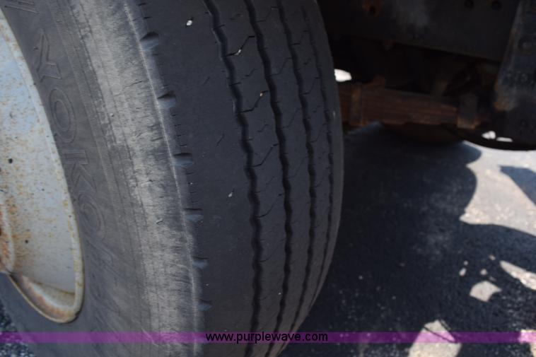 image for item K6211 2000 International 4900 dump truck