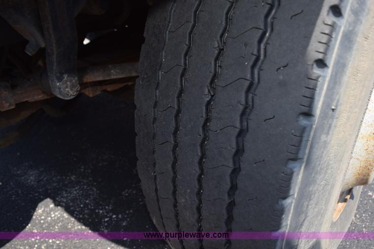 image for item K6211 2000 International 4900 dump truck