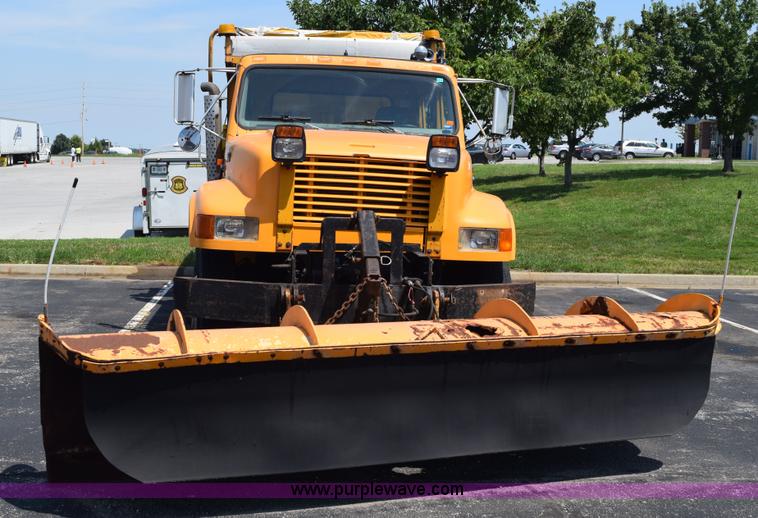 image for item K6212 2000 International 4900 dump truck