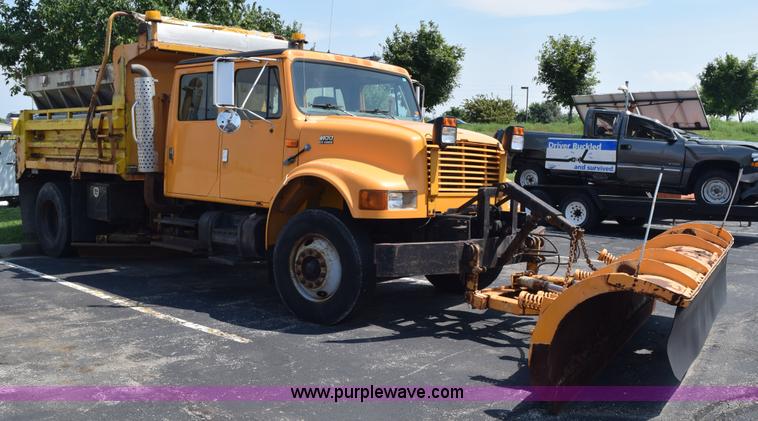 image for item K6212 2000 International 4900 dump truck