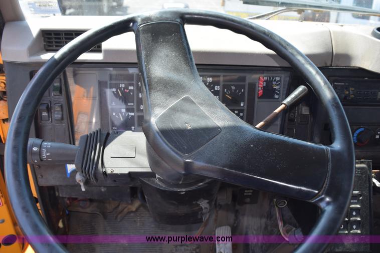 image for item K6212 2000 International 4900 dump truck