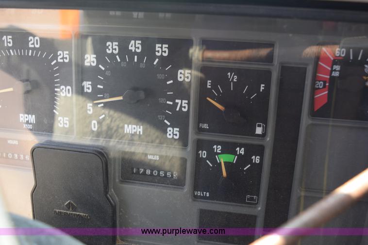 image for item K6212 2000 International 4900 dump truck