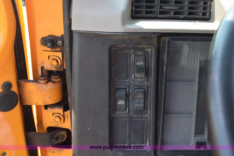 image for item K6212 2000 International 4900 dump truck