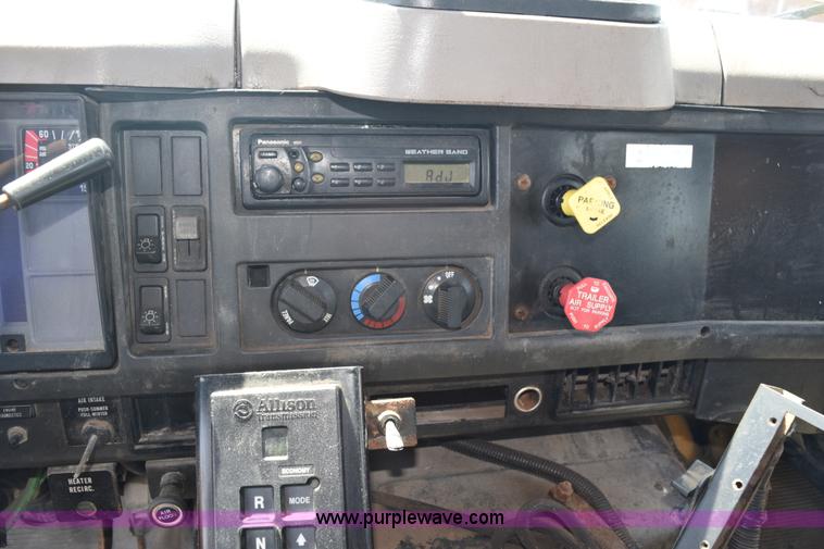 image for item K6212 2000 International 4900 dump truck